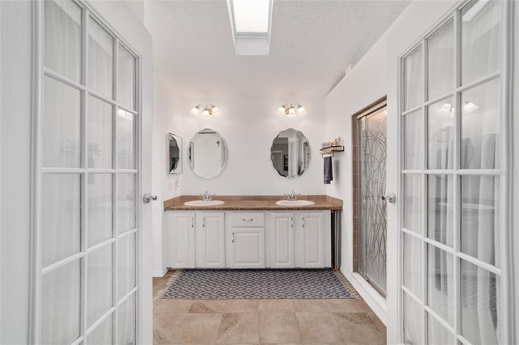 Active With Contract: $399,900 (2 beds, 2 baths, 1446 Square Feet)