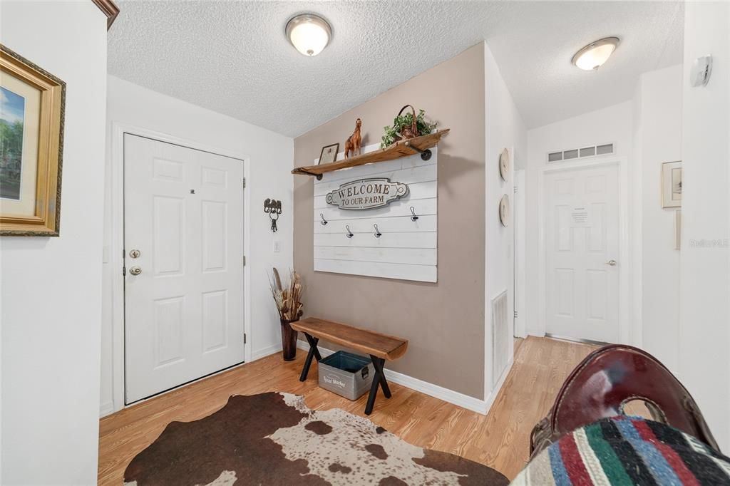 Active With Contract: $399,900 (2 beds, 2 baths, 1446 Square Feet)