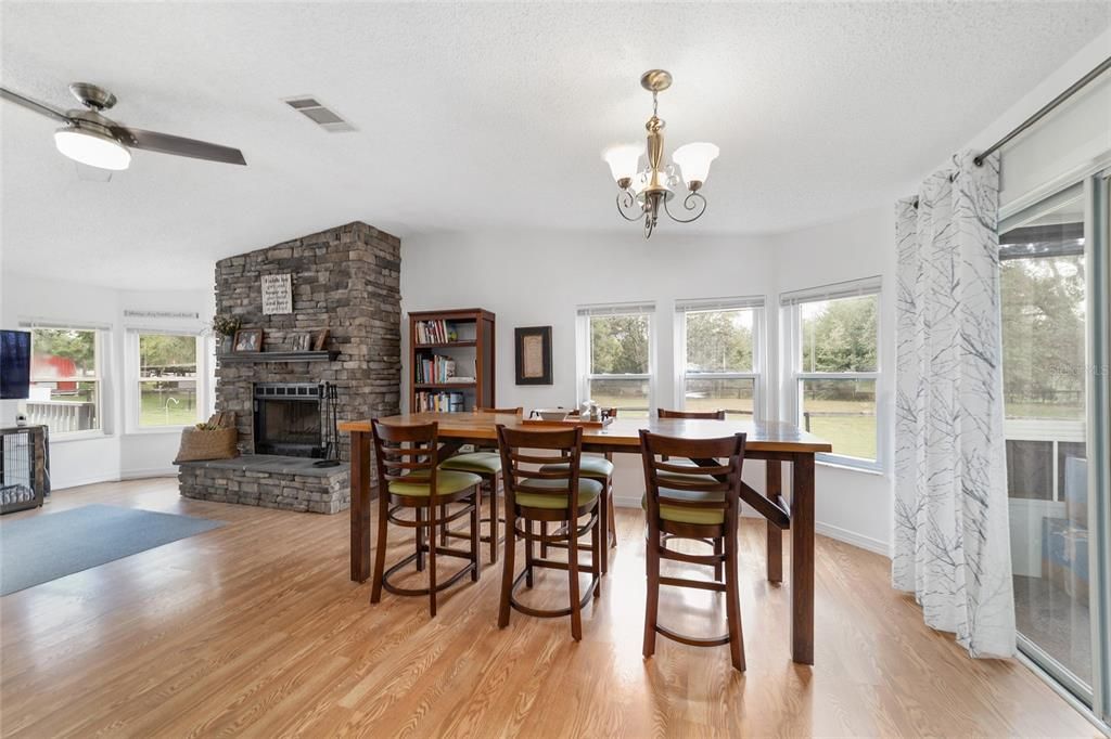 Active With Contract: $399,900 (2 beds, 2 baths, 1446 Square Feet)