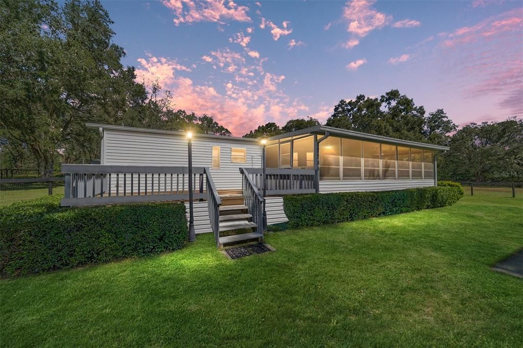 Active With Contract: $399,900 (2 beds, 2 baths, 1446 Square Feet)