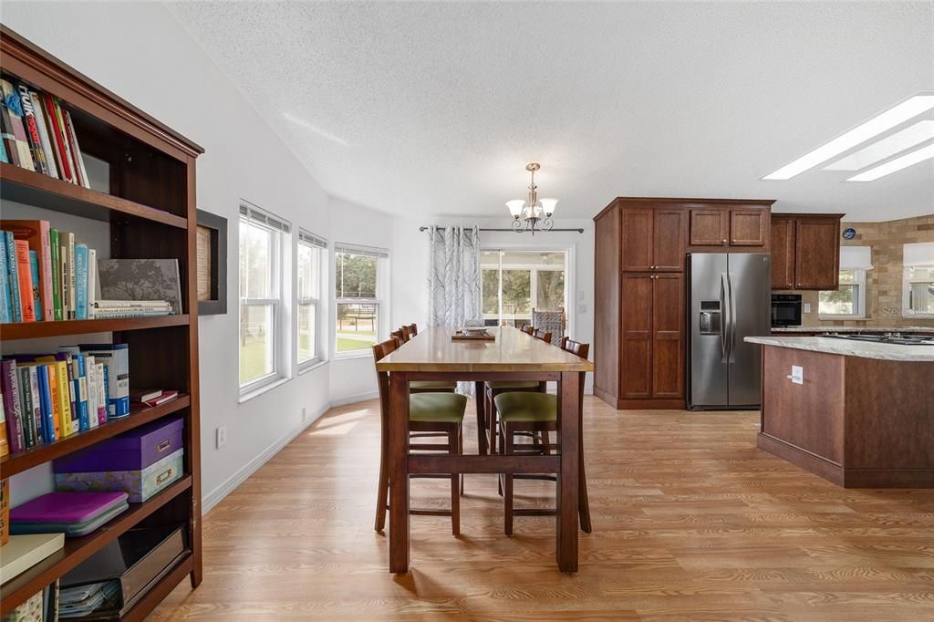 Active With Contract: $399,900 (2 beds, 2 baths, 1446 Square Feet)