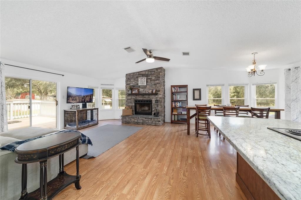 Active With Contract: $399,900 (2 beds, 2 baths, 1446 Square Feet)