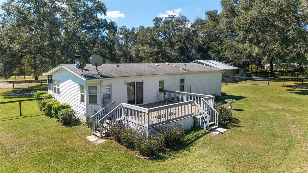 Active With Contract: $399,900 (2 beds, 2 baths, 1446 Square Feet)