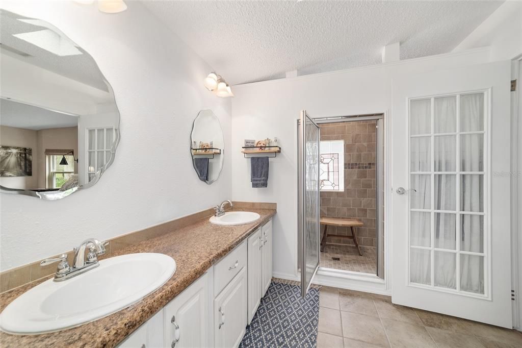 Active With Contract: $399,900 (2 beds, 2 baths, 1446 Square Feet)