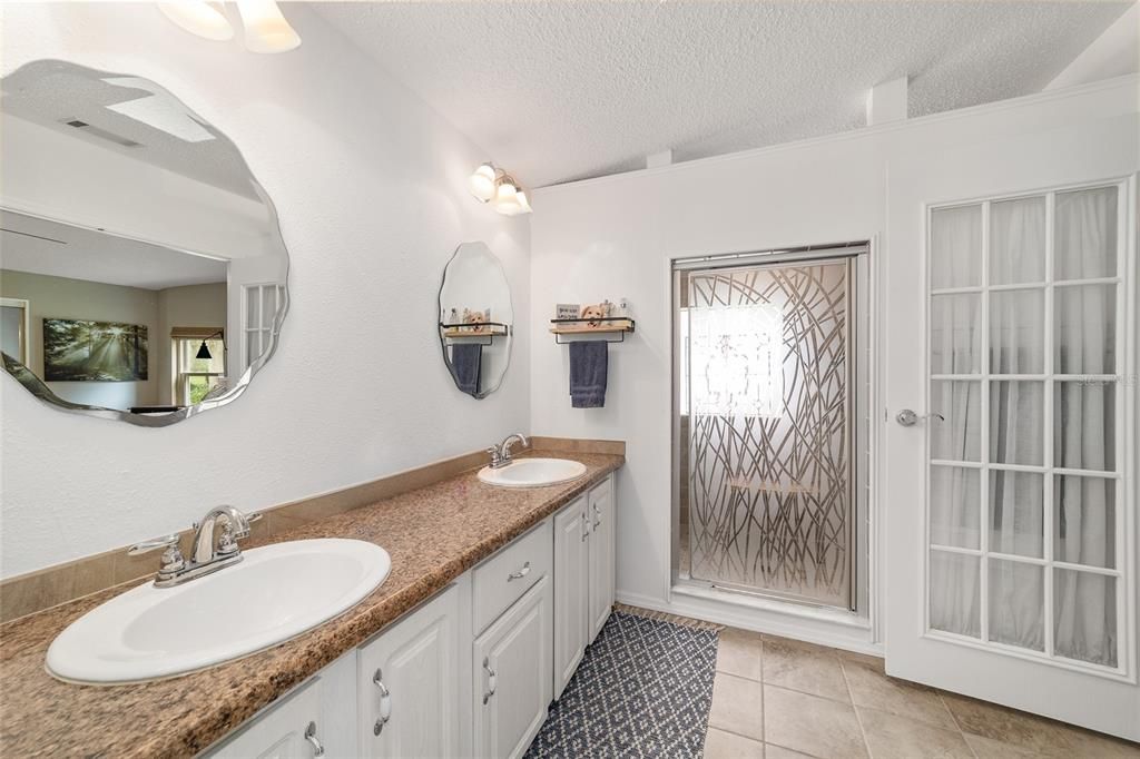 Active With Contract: $399,900 (2 beds, 2 baths, 1446 Square Feet)