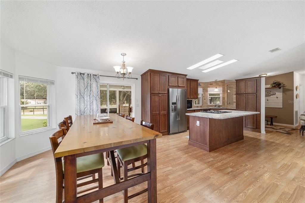 Active With Contract: $399,900 (2 beds, 2 baths, 1446 Square Feet)