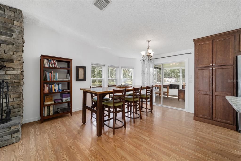 Active With Contract: $399,900 (2 beds, 2 baths, 1446 Square Feet)