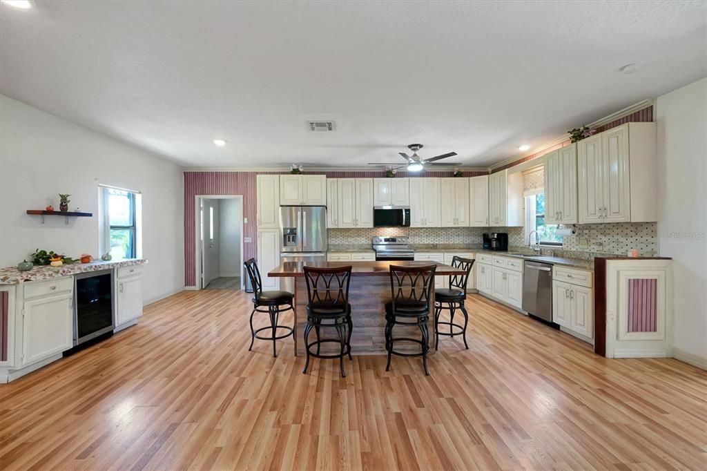 For Sale: $599,500 (3 beds, 2 baths, 2124 Square Feet)