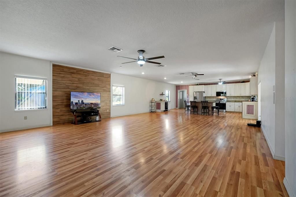 For Sale: $599,500 (3 beds, 2 baths, 2124 Square Feet)