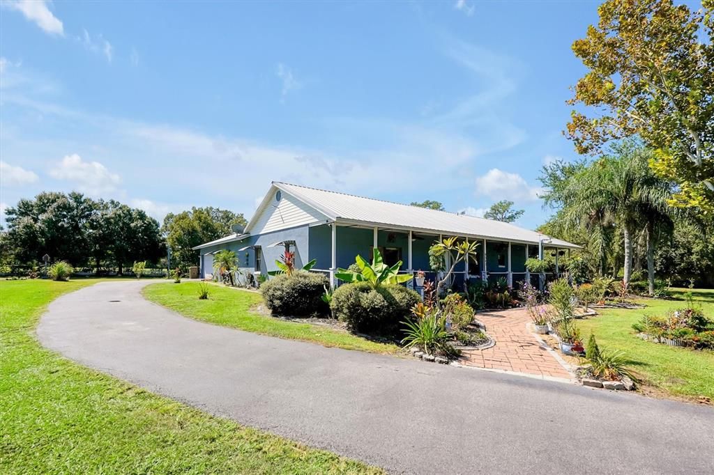 For Sale: $599,500 (3 beds, 2 baths, 2124 Square Feet)