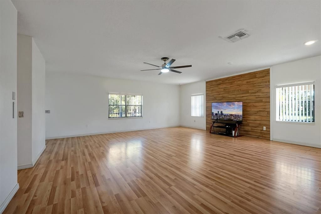 For Sale: $599,500 (3 beds, 2 baths, 2124 Square Feet)