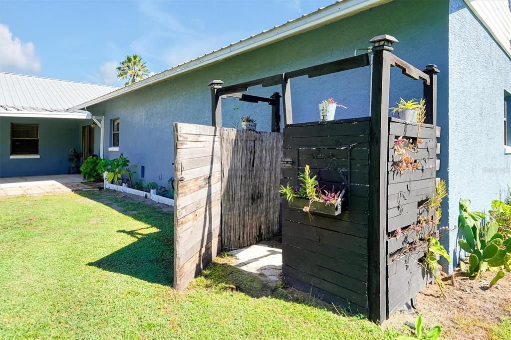 For Sale: $599,500 (3 beds, 2 baths, 2124 Square Feet)