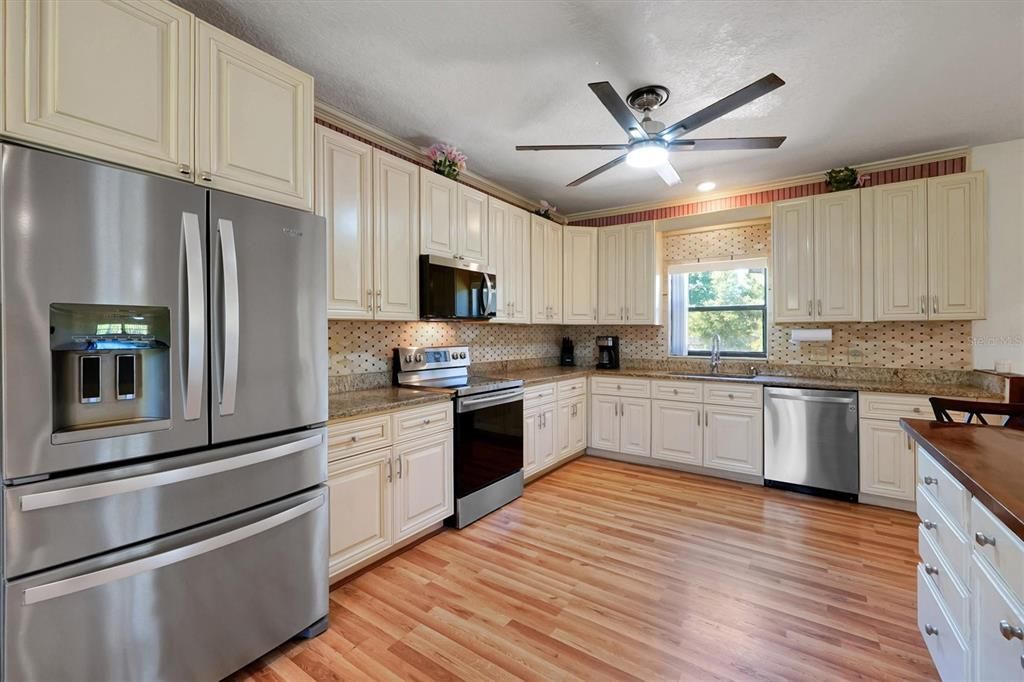 For Sale: $599,500 (3 beds, 2 baths, 2124 Square Feet)