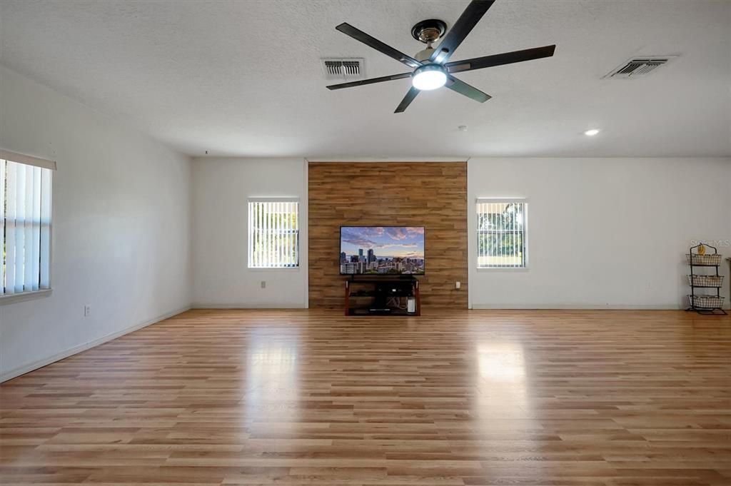 For Sale: $599,500 (3 beds, 2 baths, 2124 Square Feet)