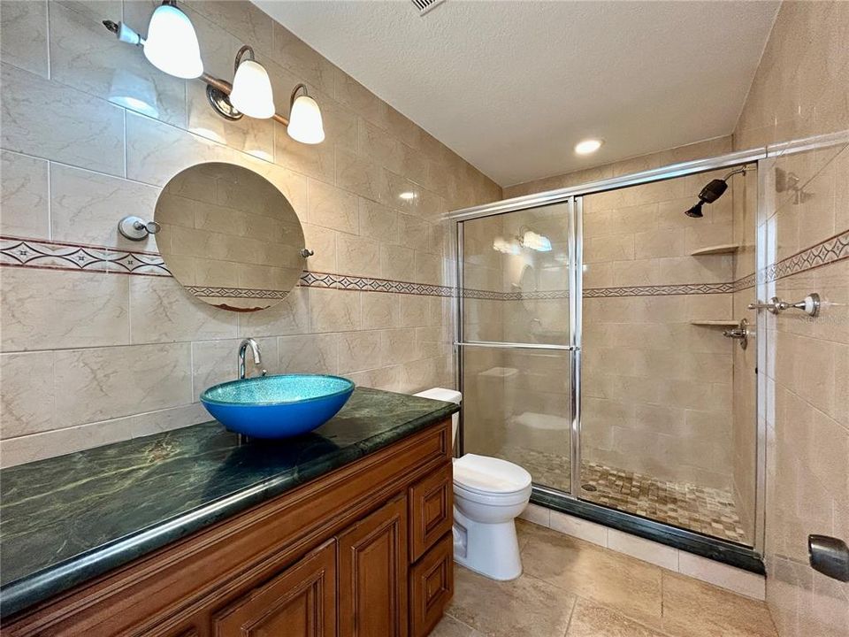 For Rent: $2,350 (2 beds, 1 baths, 1080 Square Feet)