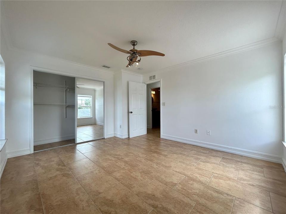 For Rent: $2,350 (2 beds, 1 baths, 1080 Square Feet)