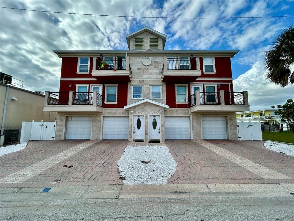 For Rent: $2,350 (2 beds, 1 baths, 1080 Square Feet)