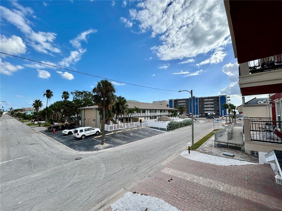 For Rent: $2,350 (2 beds, 1 baths, 1080 Square Feet)