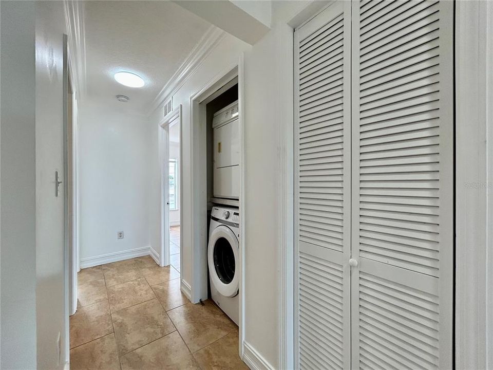 For Rent: $2,350 (2 beds, 1 baths, 1080 Square Feet)