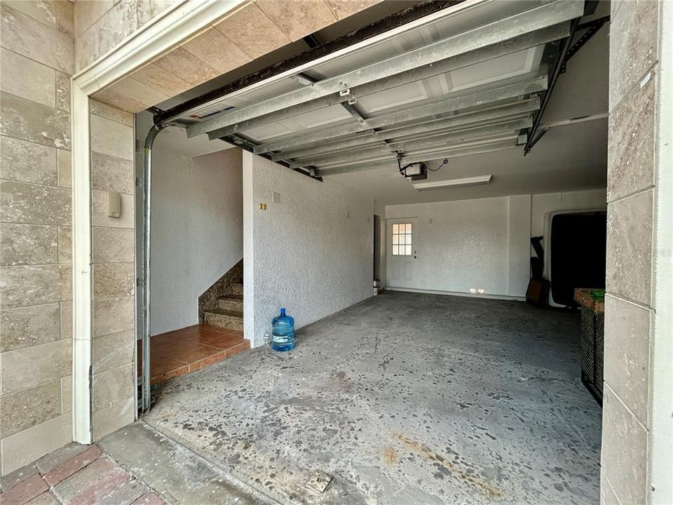 For Rent: $2,350 (2 beds, 1 baths, 1080 Square Feet)