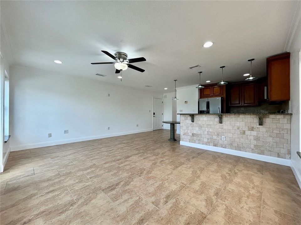 For Rent: $2,350 (2 beds, 1 baths, 1080 Square Feet)