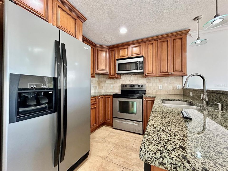 For Rent: $2,350 (2 beds, 1 baths, 1080 Square Feet)