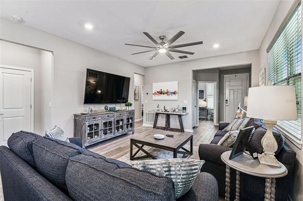 En Venta: $399,900 (2 camas, 2 baños, 1480 Pies cuadrados)