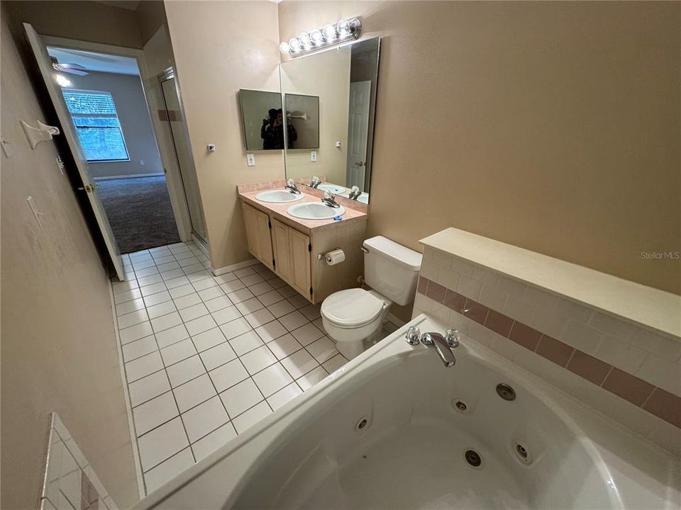 For Sale: $449,900 (4 beds, 3 baths, 2414 Square Feet)