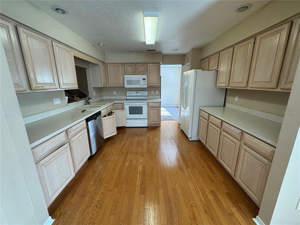 For Sale: $449,900 (4 beds, 3 baths, 2414 Square Feet)