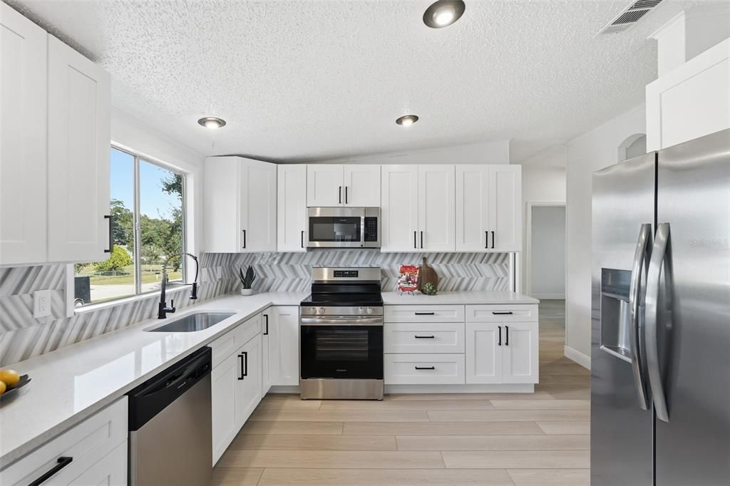 Active With Contract: $279,000 (3 beds, 2 baths, 1792 Square Feet)