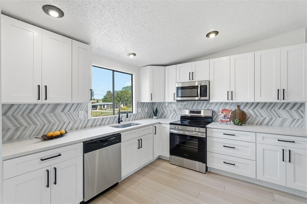 Active With Contract: $279,000 (3 beds, 2 baths, 1792 Square Feet)