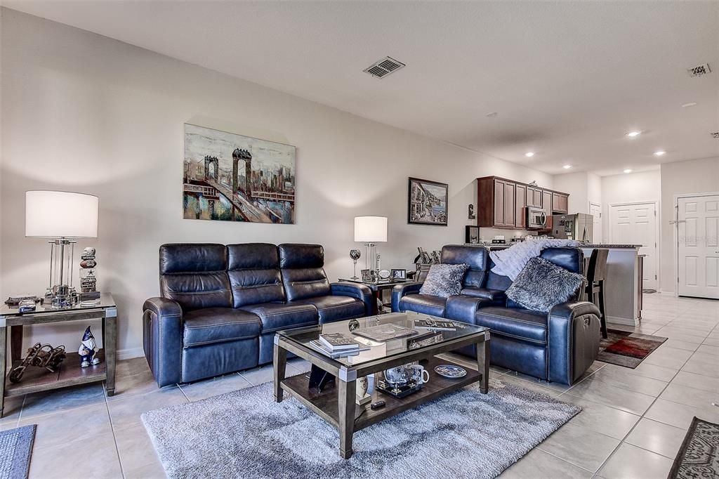 For Sale: $274,900 (2 beds, 2 baths, 1480 Square Feet)