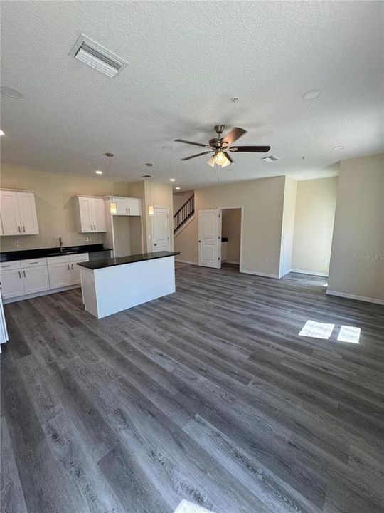 For Sale: $325,000 (3 beds, 2 baths, 1737 Square Feet)