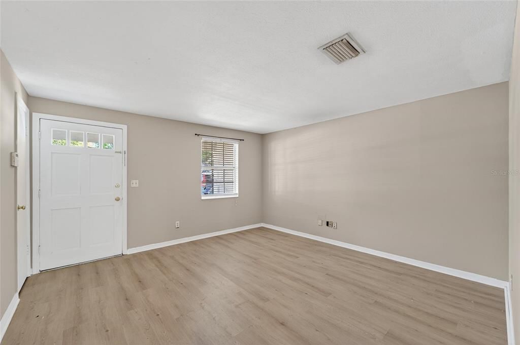 出租: $2,195 (4 贝兹, 2 浴室, 1571 平方英尺)