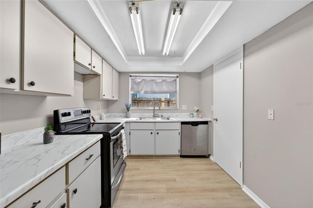 出租: $2,195 (4 贝兹, 2 浴室, 1571 平方英尺)