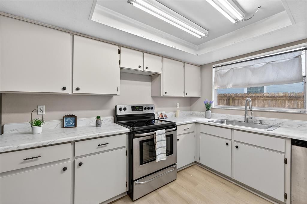 出租: $2,195 (4 贝兹, 2 浴室, 1571 平方英尺)