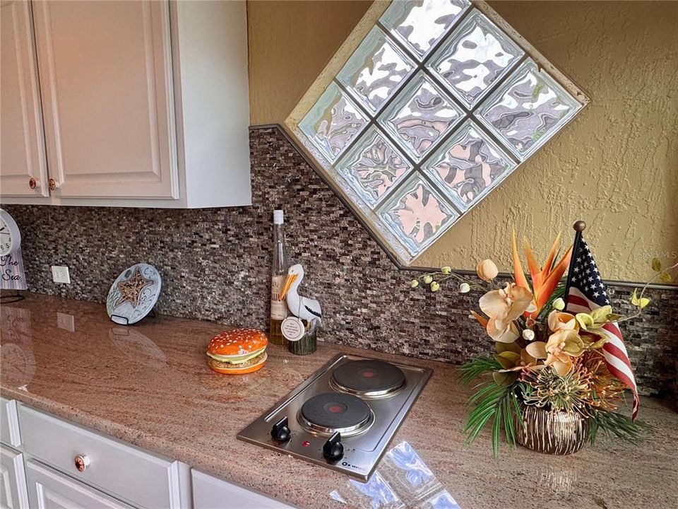 Active With Contract: $739,900 (3 beds, 2 baths, 1926 Square Feet)