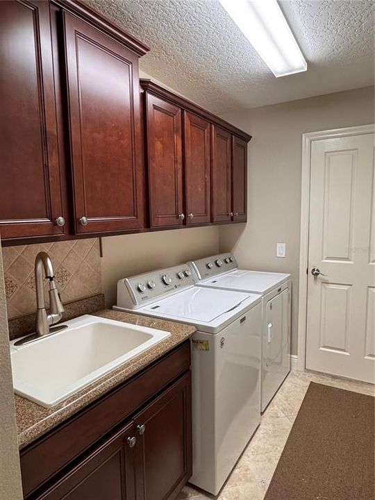 Active With Contract: $739,900 (3 beds, 2 baths, 1926 Square Feet)