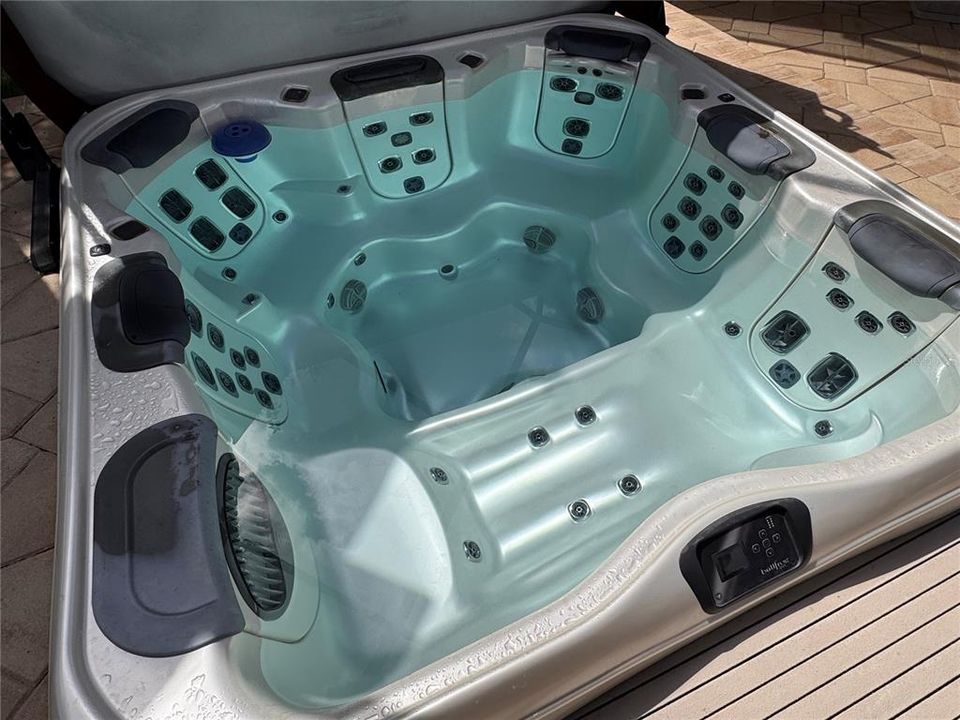 Active With Contract: $739,900 (3 beds, 2 baths, 1926 Square Feet)