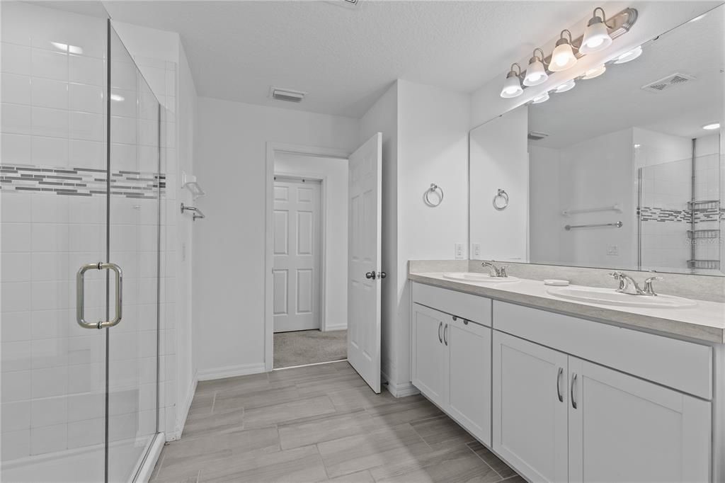 合同活跃: $289,000 (3 贝兹, 2 浴室, 1918 平方英尺)