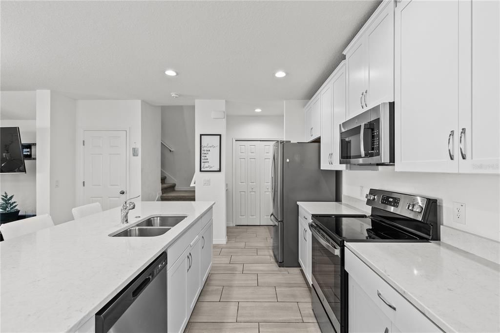 合同活跃: $289,000 (3 贝兹, 2 浴室, 1918 平方英尺)