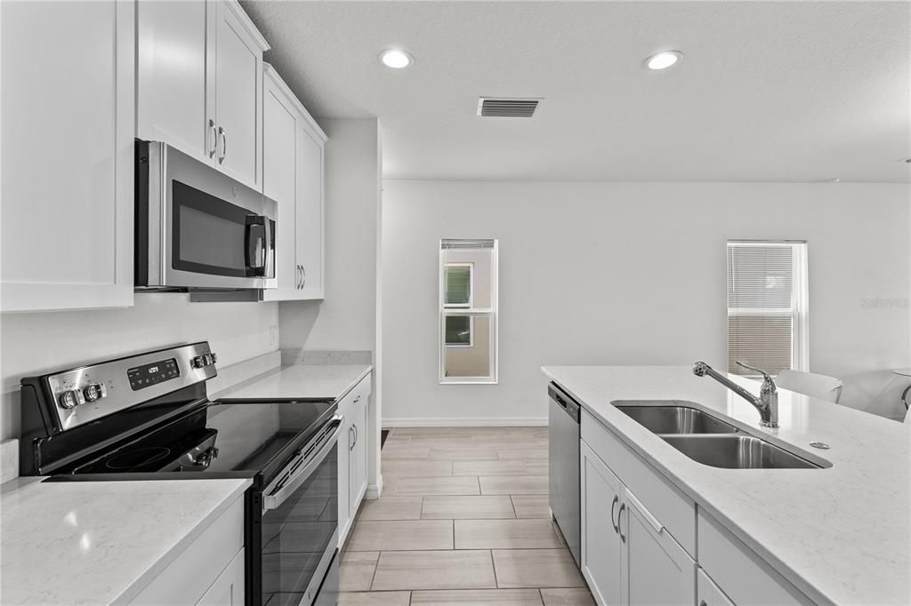 合同活跃: $289,000 (3 贝兹, 2 浴室, 1918 平方英尺)