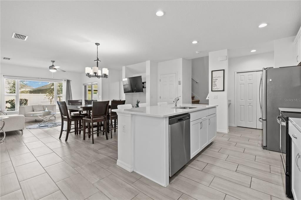 合同活跃: $289,000 (3 贝兹, 2 浴室, 1918 平方英尺)