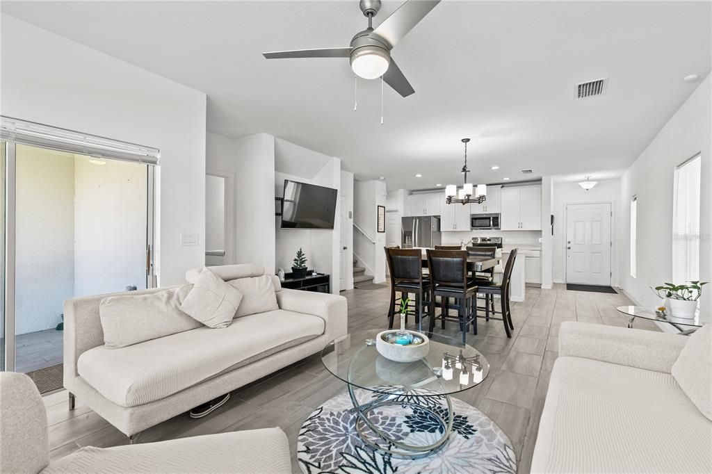 合同活跃: $289,000 (3 贝兹, 2 浴室, 1918 平方英尺)