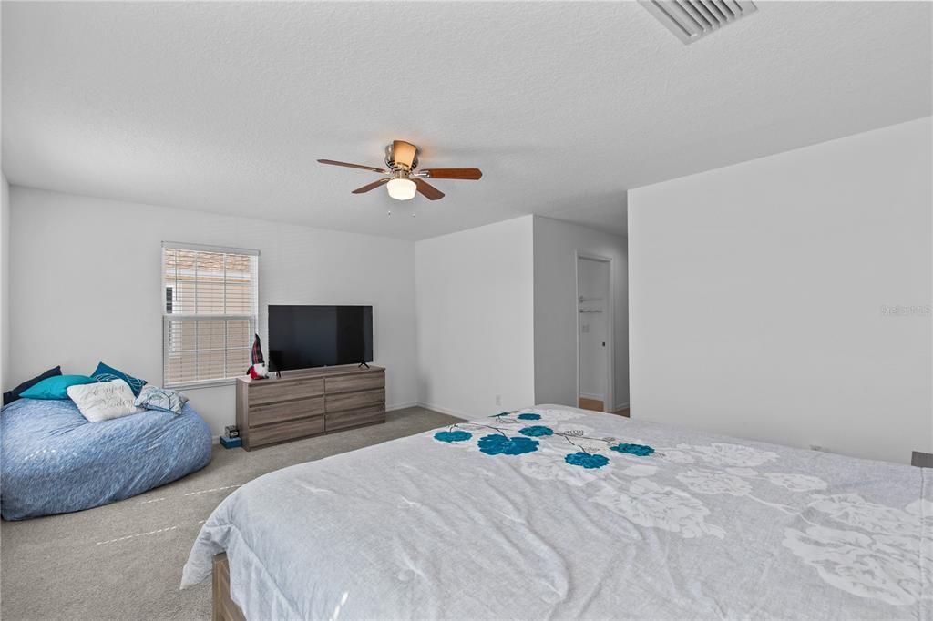 合同活跃: $289,000 (3 贝兹, 2 浴室, 1918 平方英尺)