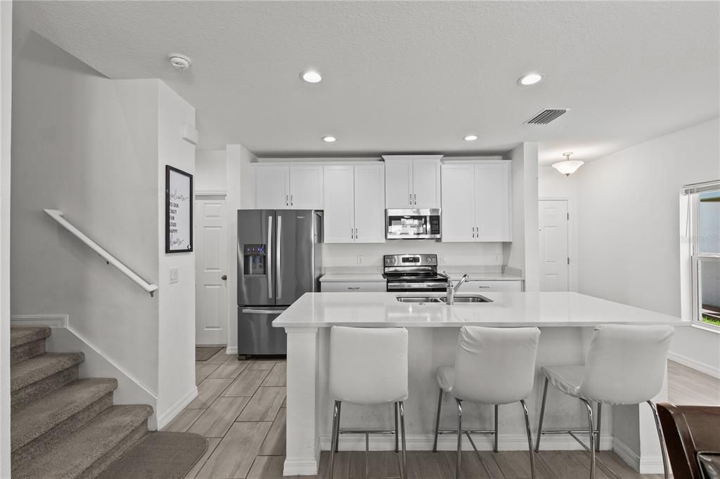 合同活跃: $289,000 (3 贝兹, 2 浴室, 1918 平方英尺)