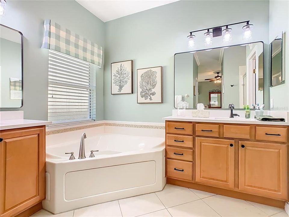 待售: $324,785 (3 贝兹, 2 浴室, 1813 平方英尺)