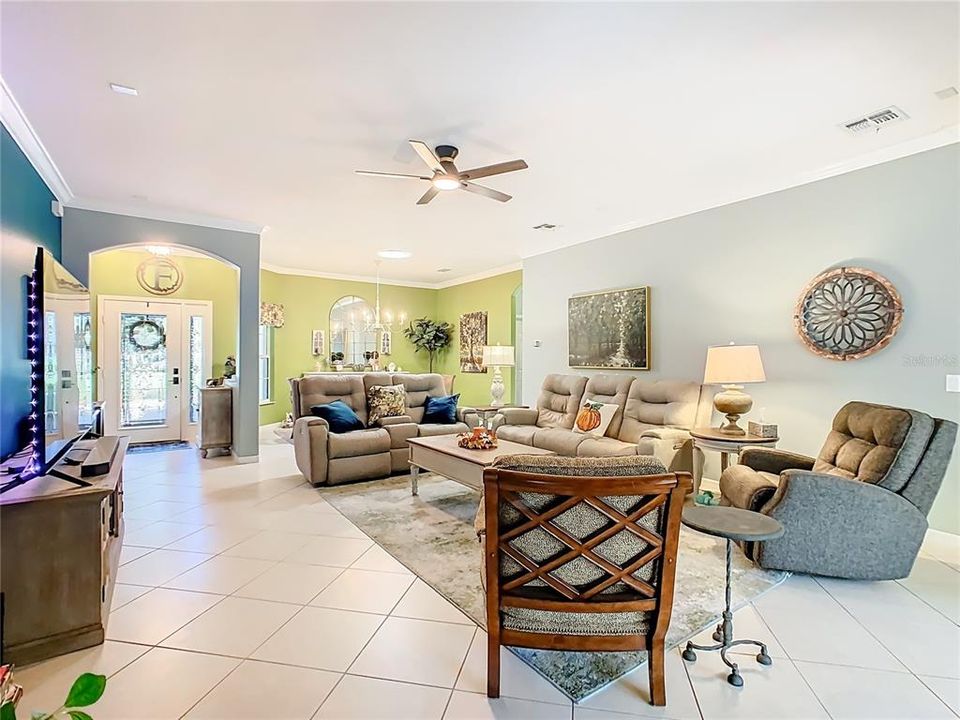 待售: $324,785 (3 贝兹, 2 浴室, 1813 平方英尺)