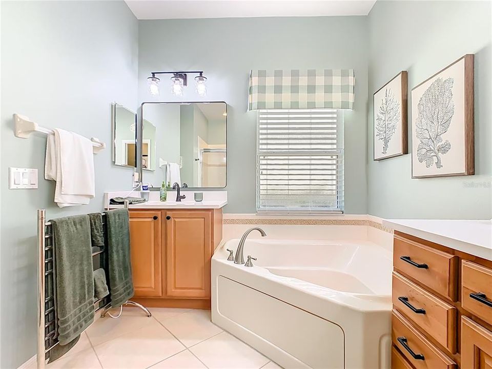 待售: $324,785 (3 贝兹, 2 浴室, 1813 平方英尺)