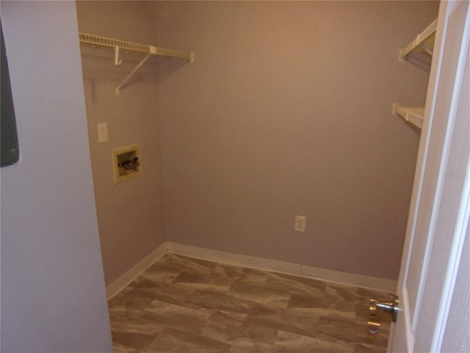 For Sale: $213,995 (2 beds, 2 baths, 1038 Square Feet)